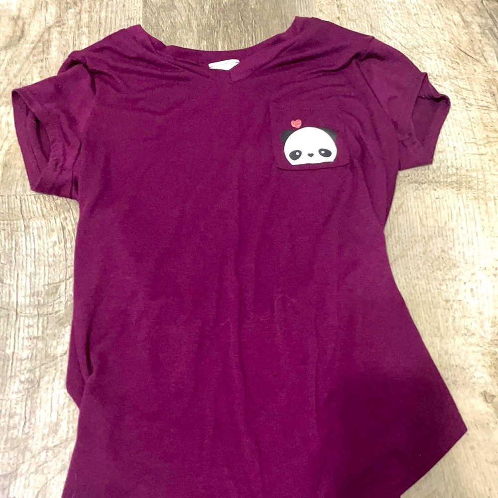 This is a panda shirt for $5.00 hope you like 🌸🌹🌷💕